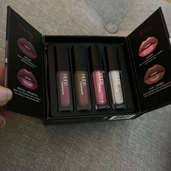 NIB 43.00 HUDA BEAUTY Matte & Strobe Mini Lip Set - Picture 5 of 6